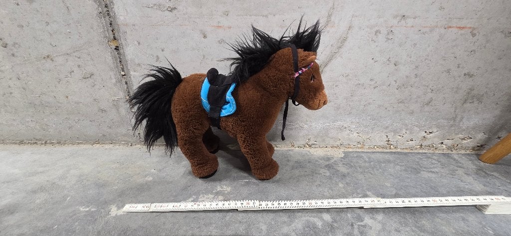Pluche paard met blauw zadel – ca. 30 cm, Enlèvement, Utilisé, Garçon ou Fille