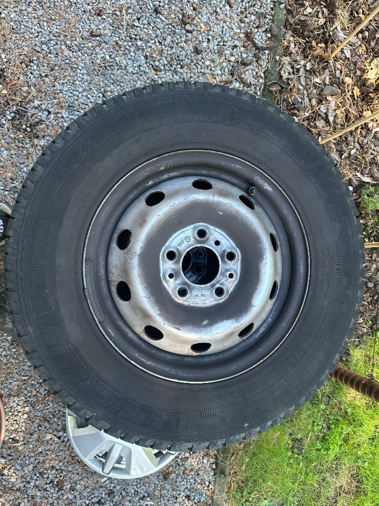 Band op stalen velg 15 inch (Michelin) voor camper, Auto-onderdelen, Ophalen, 15 inch, Band(en), Zomerbanden