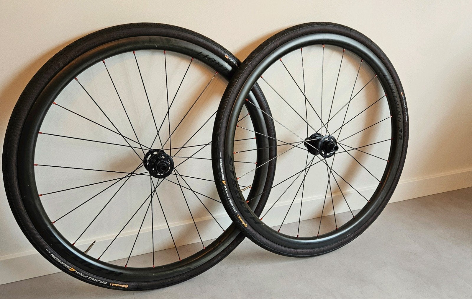 Racewielen. Stealth Lightning 30 carbon incl. nieuwe banden, Vélos & Vélomoteurs, Stealth, Enlèvement, Utilisé, Roue