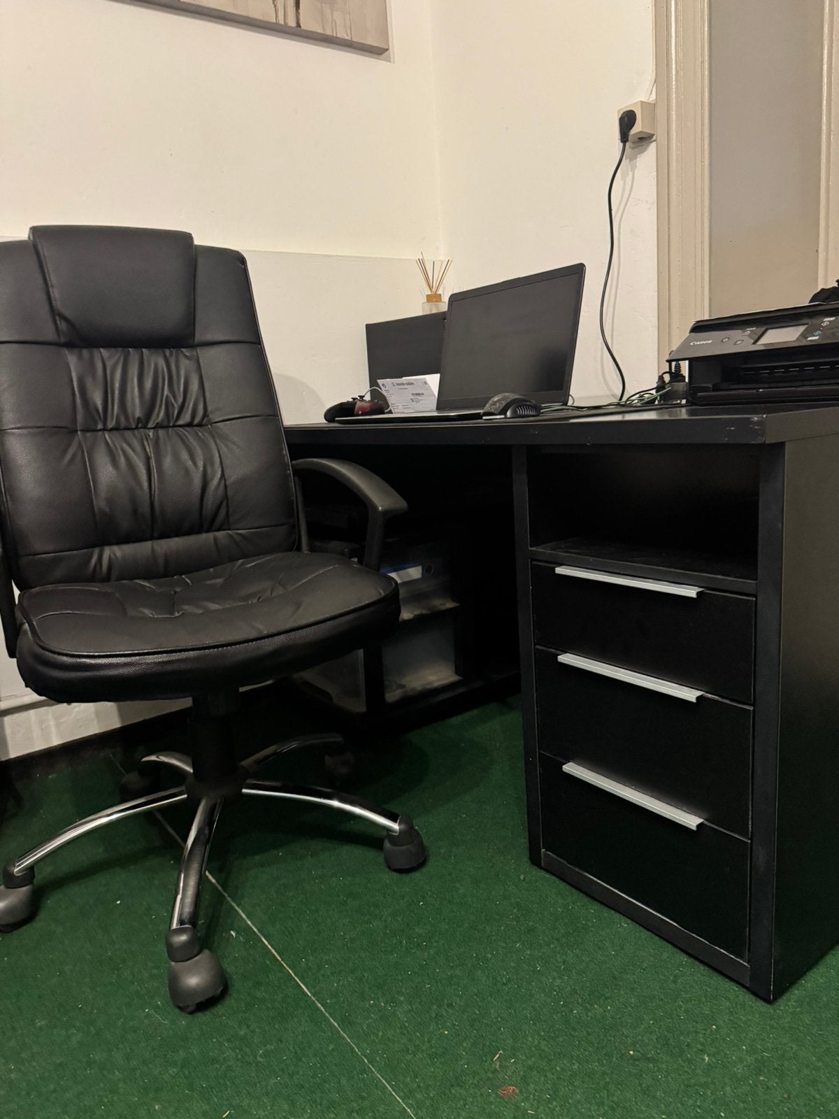 Bureau noir avec caisson Chaise de bureau en cuir, Moderne, Enlèvement, Comme neuf, Noir