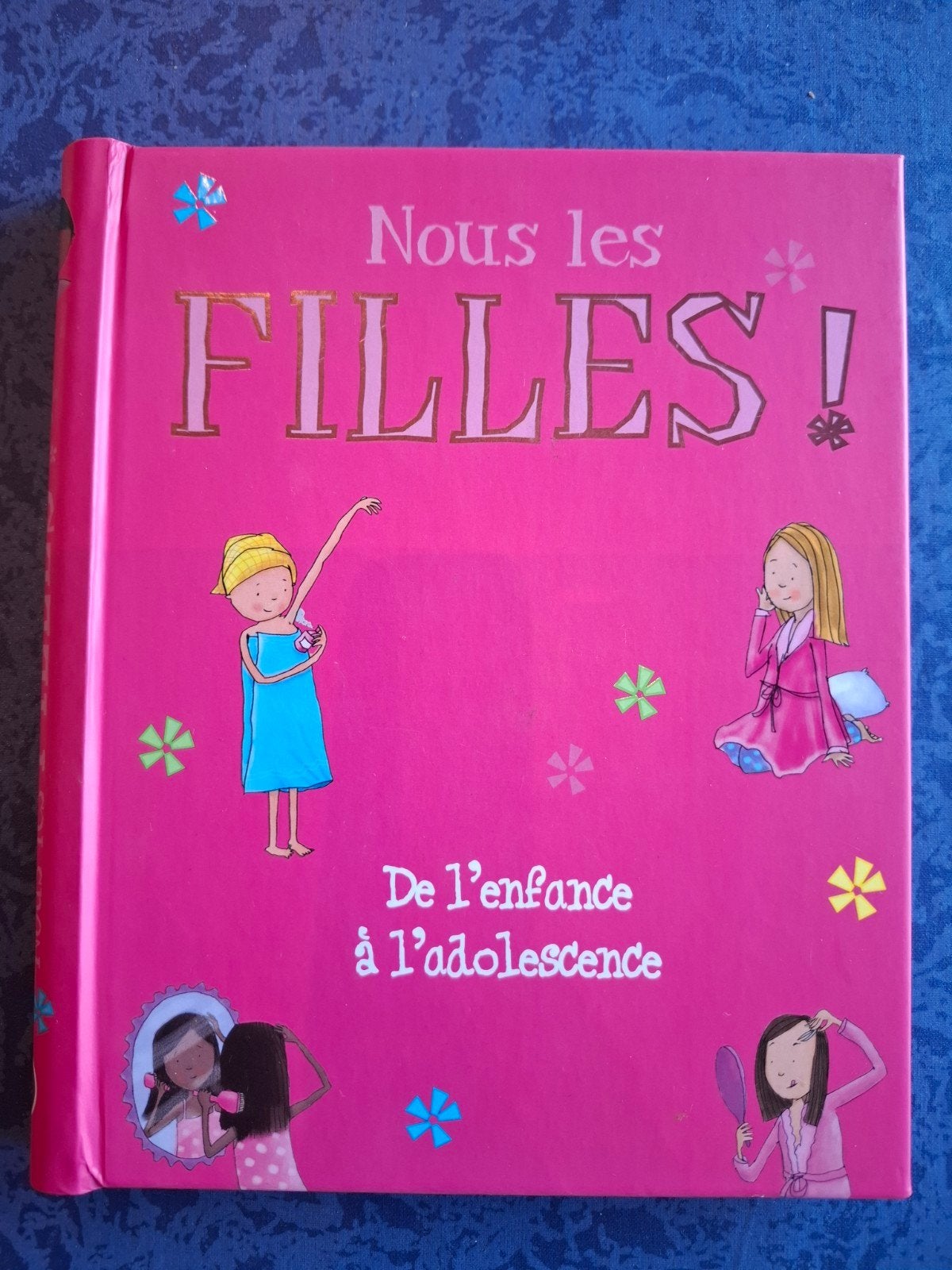 Livre "Nous les filles, de l'enfance à l'adolescence", Boeken, Zwangerschap en Opvoeding, Ophalen, Zo goed als nieuw, Sarah Delmege