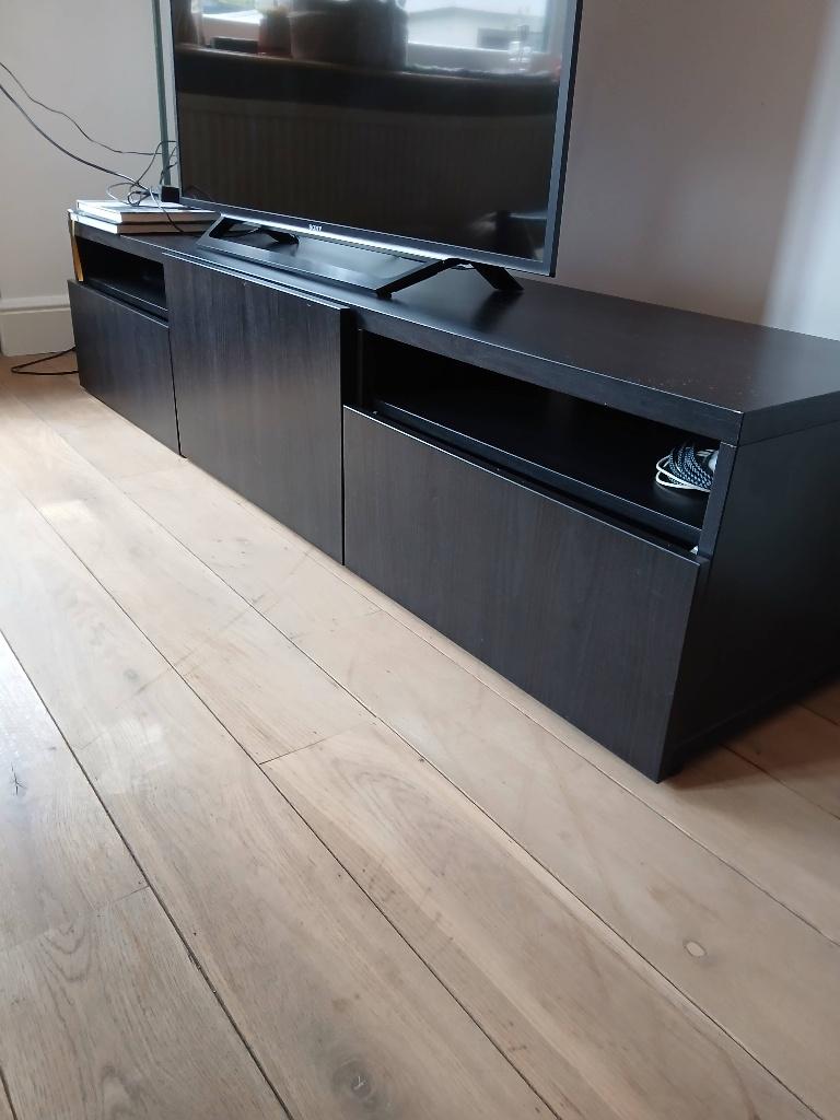 Eettafel en tv-meubel GRATIS, Ophalen, Gebruikt, 50 tot 100 cm, Vijf personen of meer