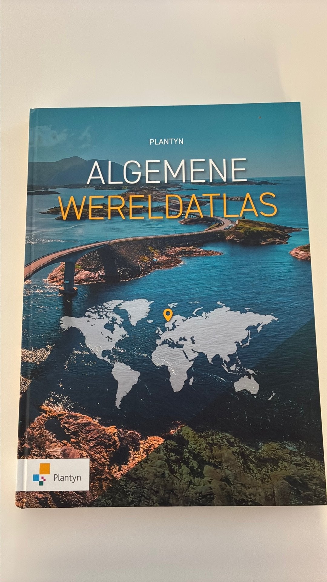 Algemene wereldatlas Plantyn 2022, Boeken, Ophalen, Zo goed als nieuw