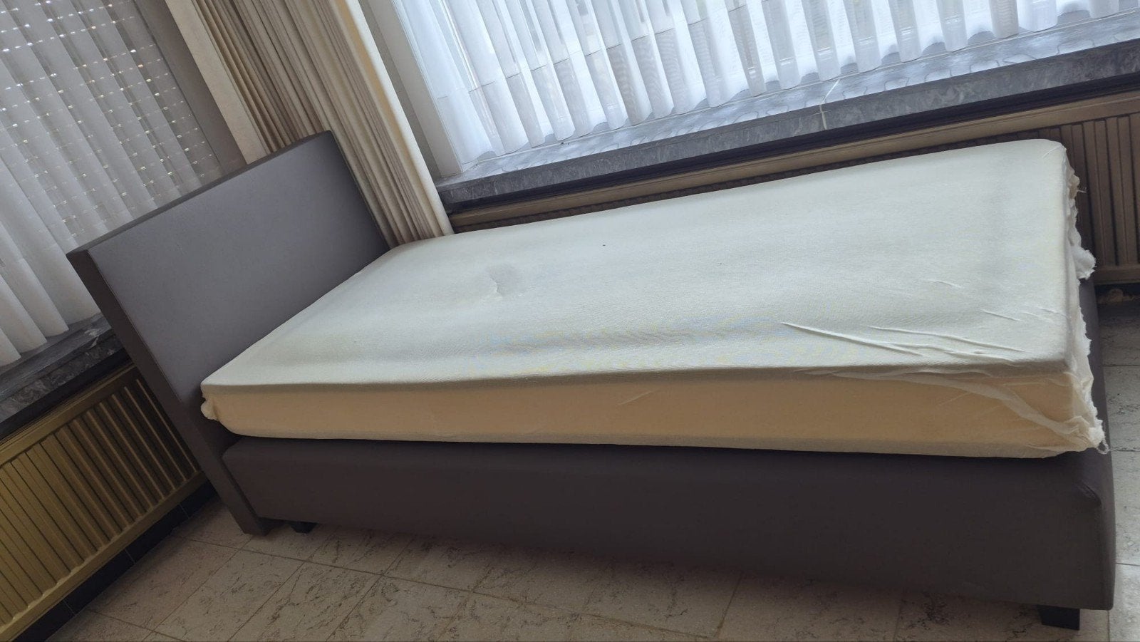 Eenpersoonsbed, Ophalen
