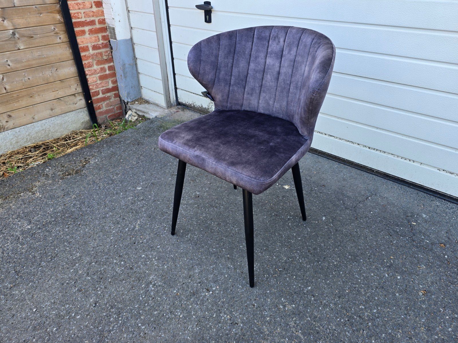 Nieuwe stoelen in grijze velvet, 24x beschikbaar a €55/st, Huis en Inrichting, Stoelen, Ophalen