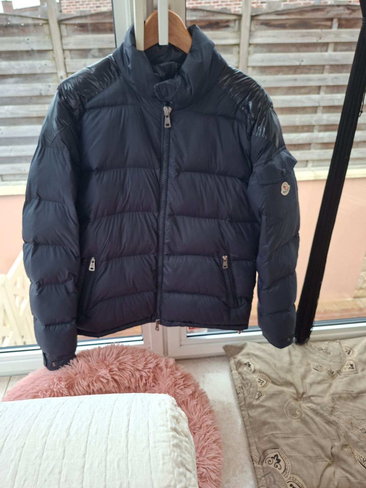 Moncler jas, donker blauw, maat L, Kleding | Heren, Jassen | Winter, Ophalen, Zo goed als nieuw, Maat 52/54 (L), Blauw