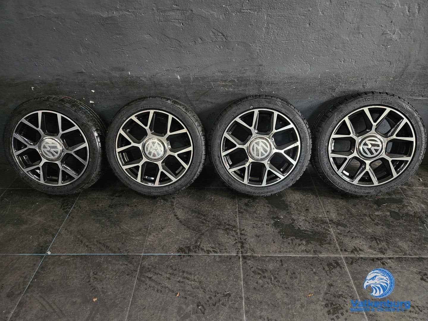 8mm! VW UP! GTI look 16 inch zwarte velgen 4x100 winterbande, Autos : Pièces & Accessoires, Pneus et Jantes, Pneus hiver, 16 pouces