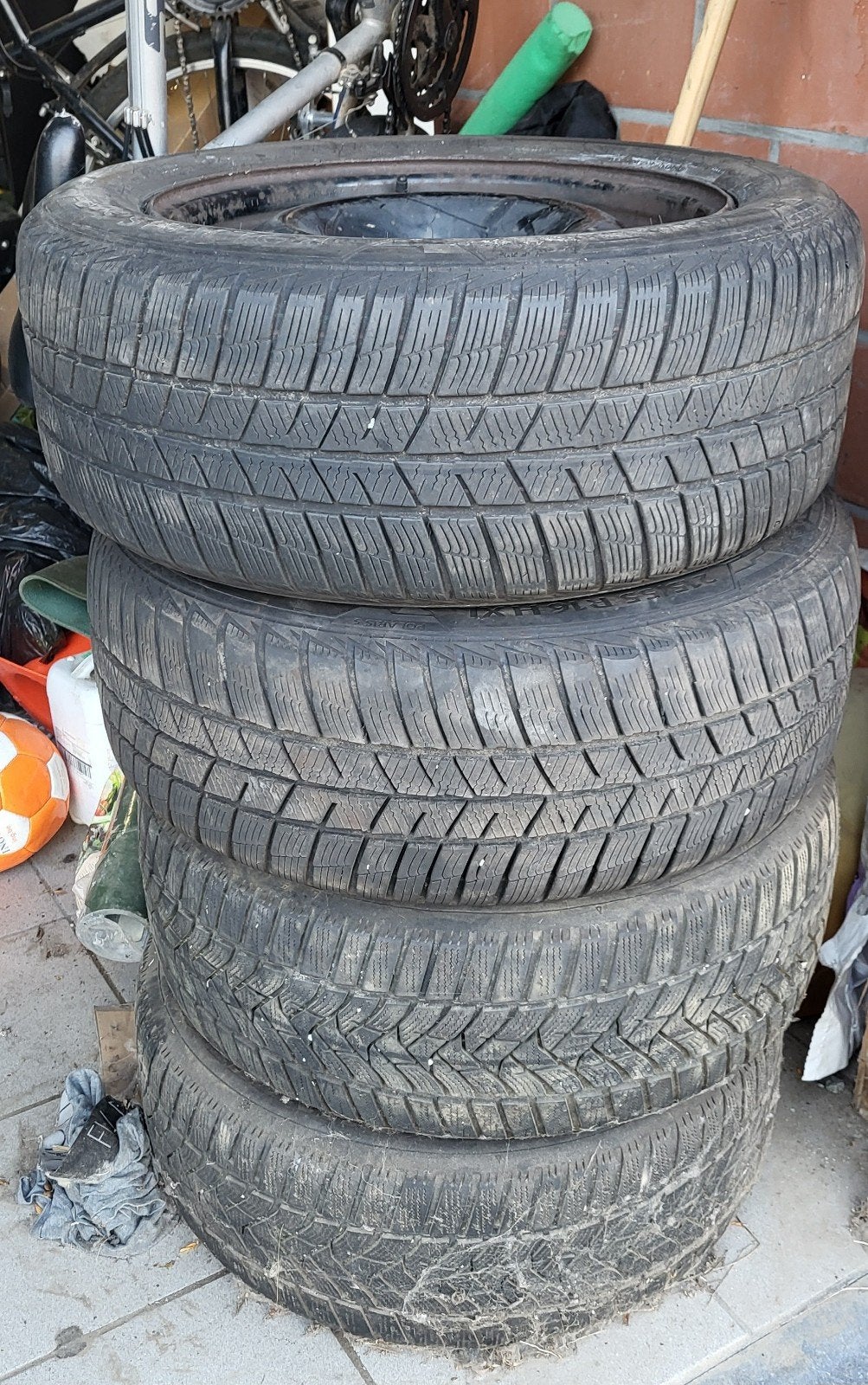 4 roues avec pneus hiver 215/55 R16, Autos : Pièces & Accessoires, 16 pouces, Véhicule de tourisme, Pneu(s), Enlèvement