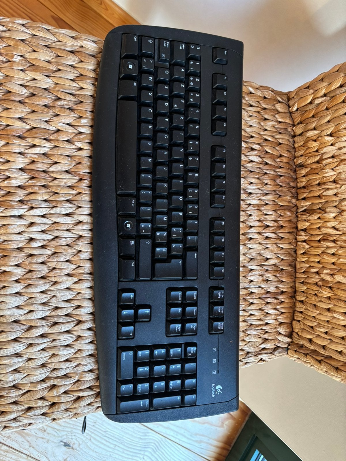Clavier filaire Logitech, Enlèvement, Comme neuf, Filaire, Pavé numérique