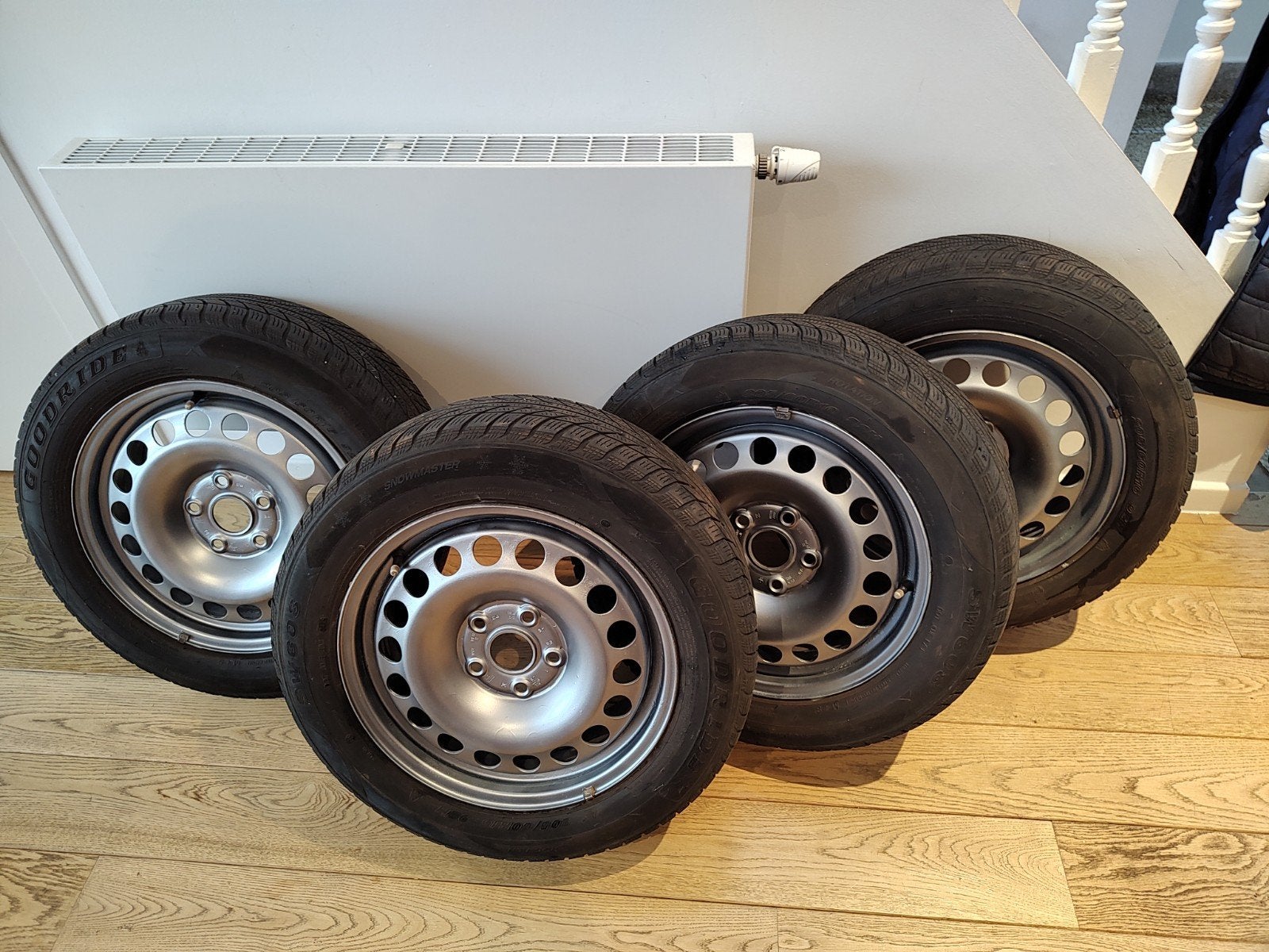 Jantes VW pour Touran Golf avec pneus d'hiver 205 60 16 à ve, Pneus et Jantes, Pneus hiver, 16 pouces, Véhicule de tourisme