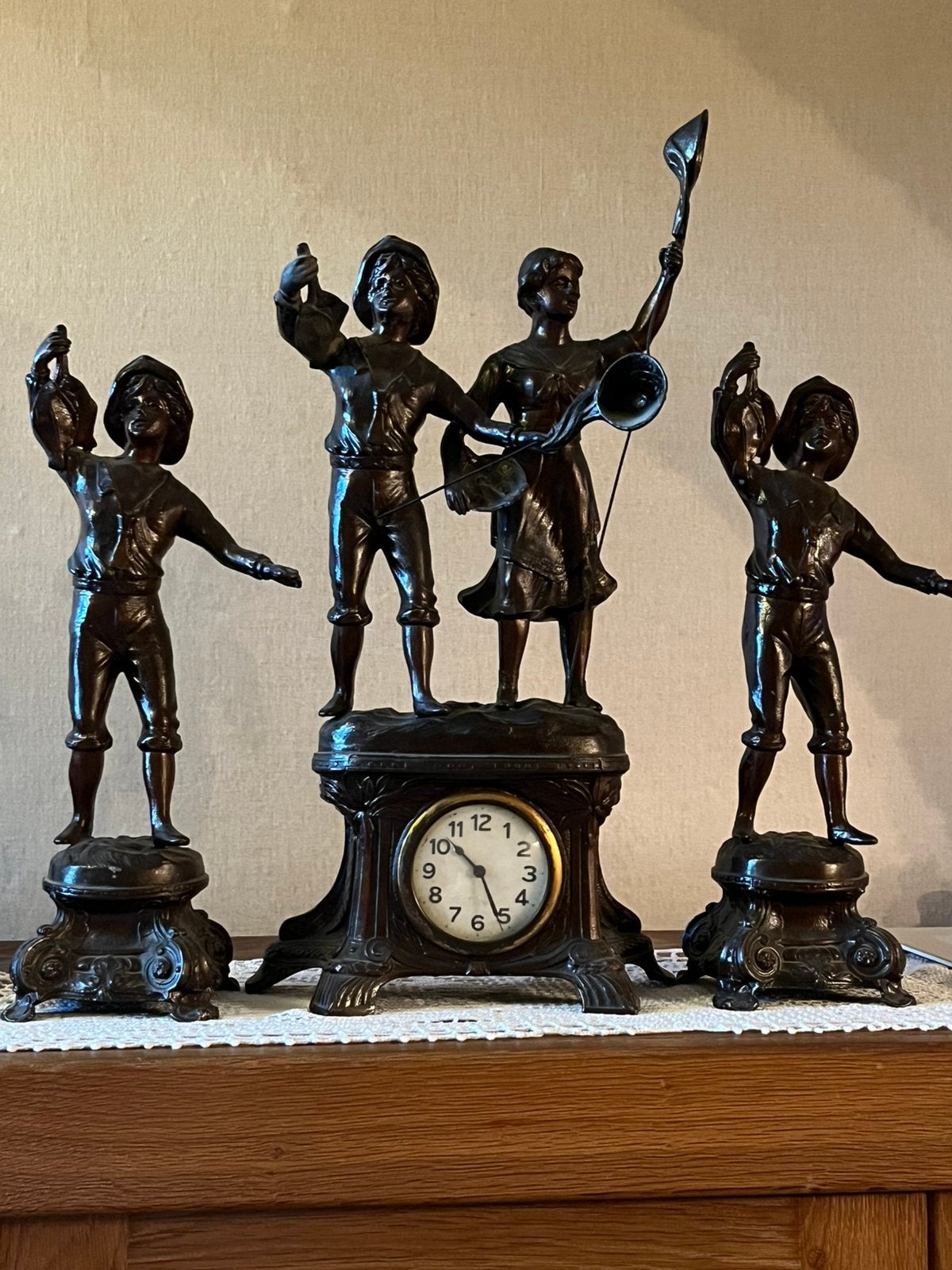 Mooie beelden met uurwerk, Ophalen