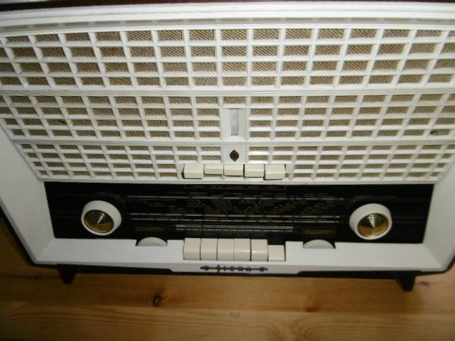 RADIO SIERRA EN BAKELITE 1957 AVEC FM TRES BON ETAT de FONCT, Antiek en Kunst, Ophalen
