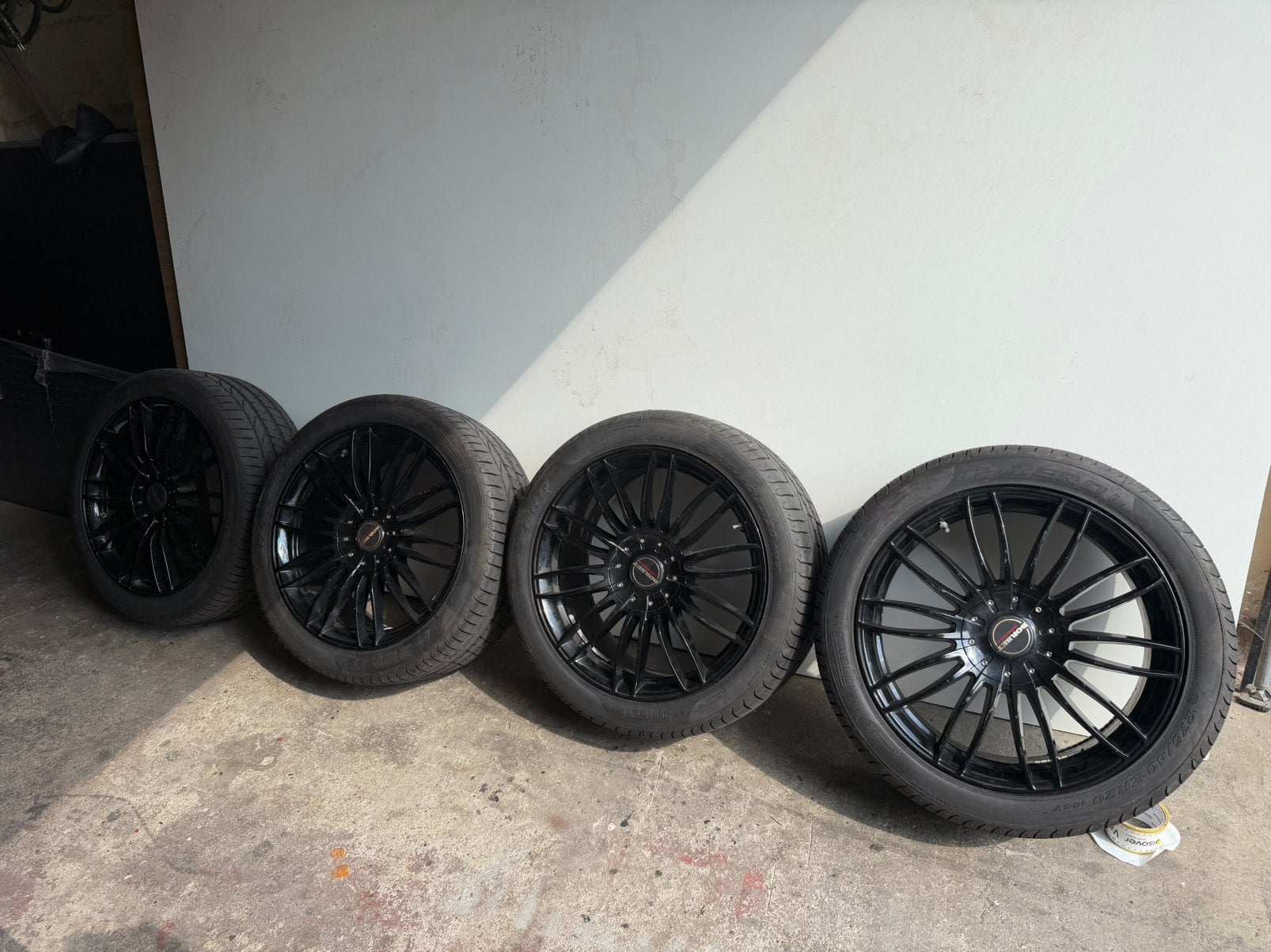 Borbet CW3 black met nieuwe Pirelli P zero 275/40 R20, Ophalen, Nieuw, 20 inch, Banden en Velgen