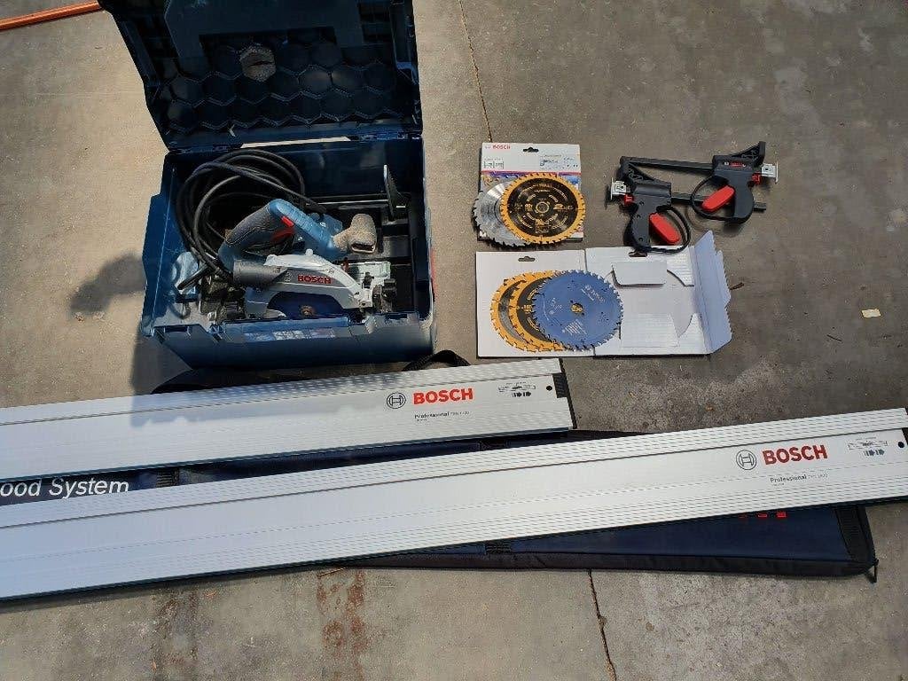 Scie Circulaire Bosch GKS 55+ avec rails, Bricolage & Construction, 1200 watts ou plus, 30 à 70 mm, Comme neuf, Enlèvement