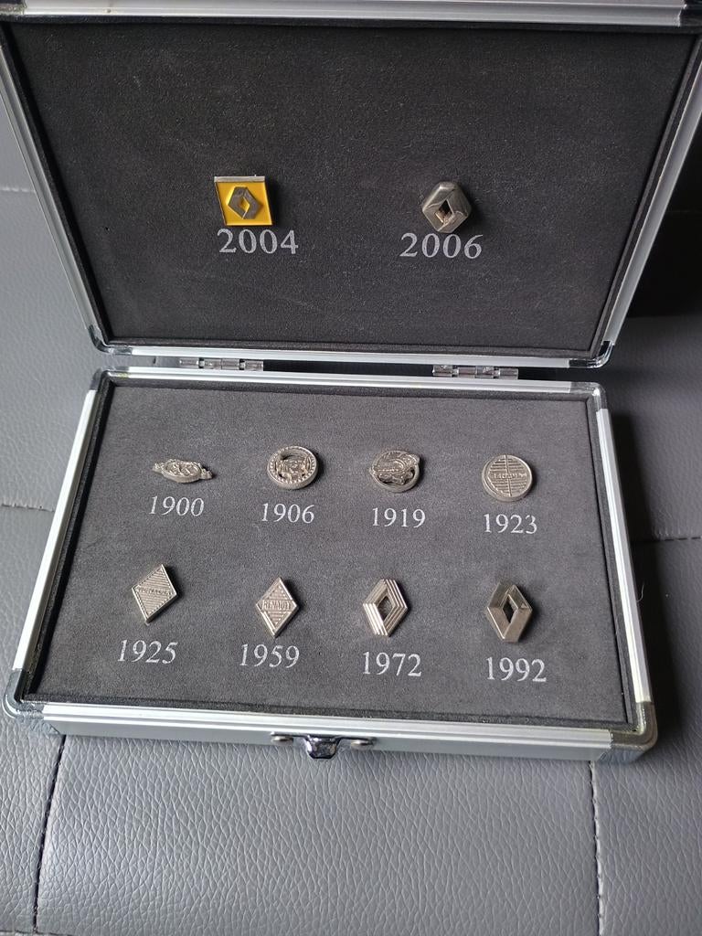 Collection officielle de pins (pin's) Renault, Collections, Collections complètes & Collections, Enlèvement ou Envoi