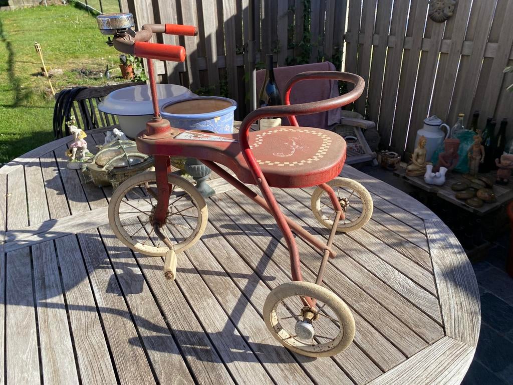 Joli tricycle, Enlèvement, Utilisé