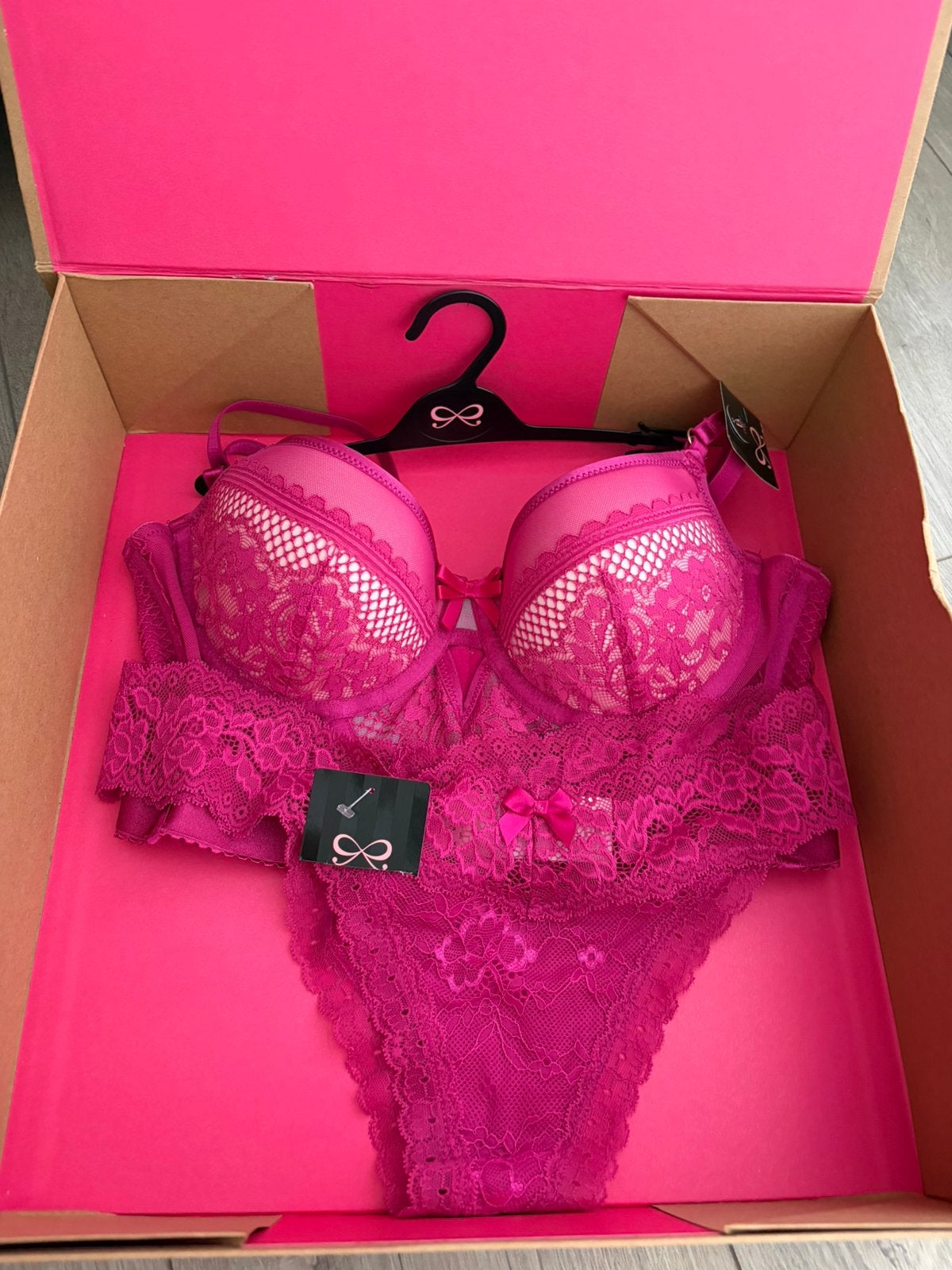 Nieuw setje met prijskaartje, Kleding | Dames, Ophalen of Verzenden, Setje