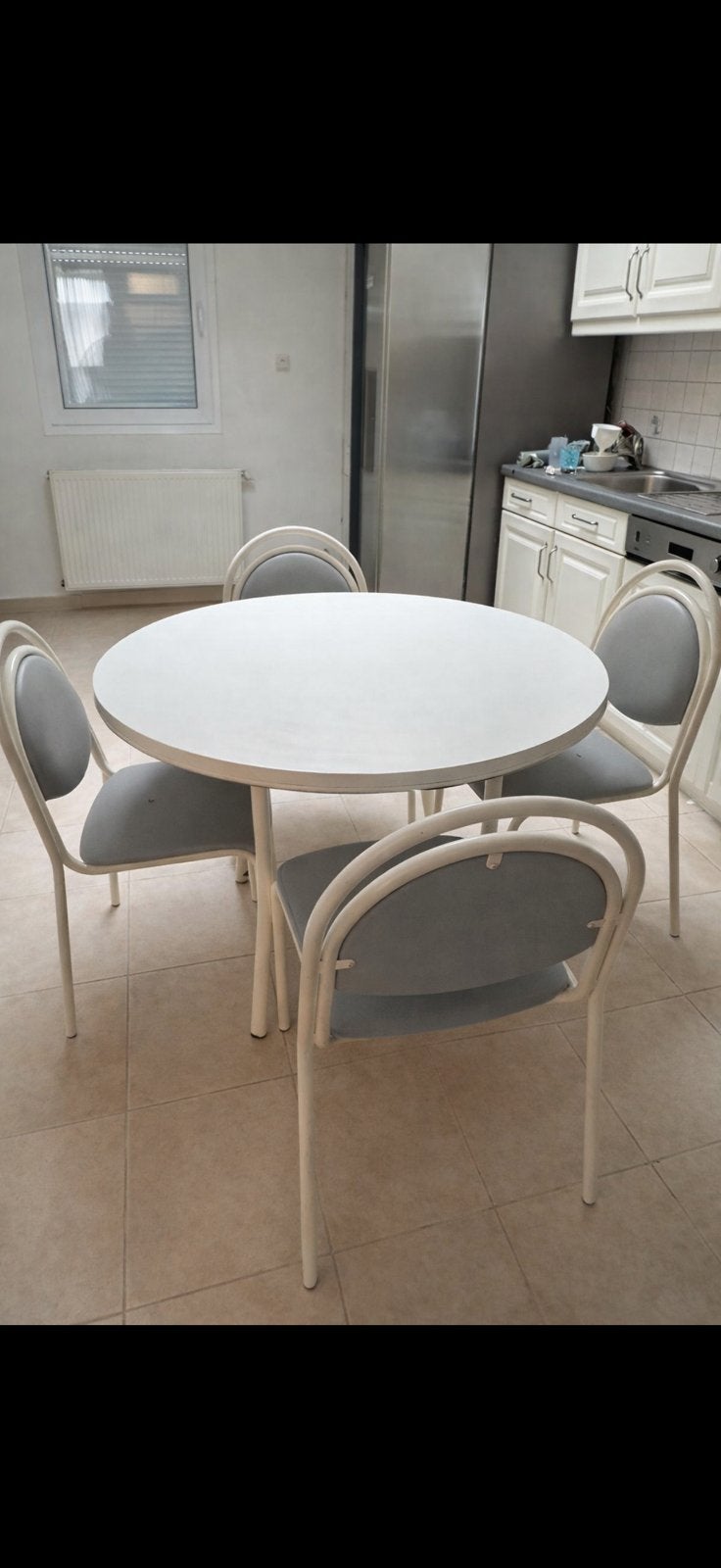 Table ronde + 4 chaises, Enlèvement, Comme neuf, Gris