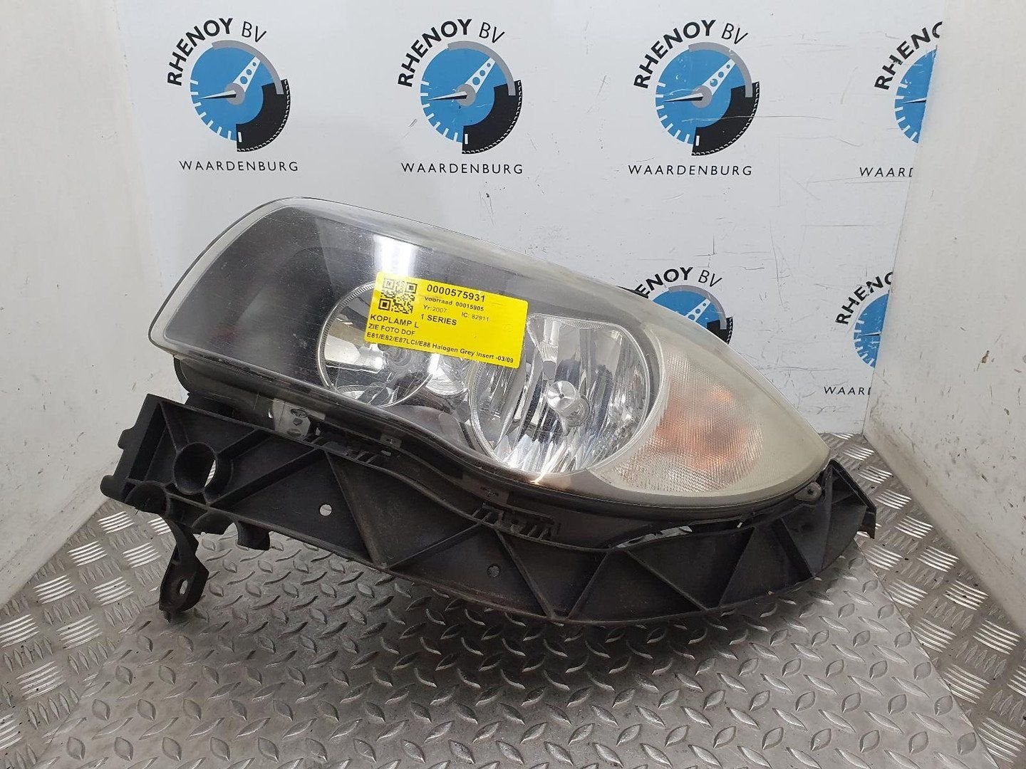 BMW 1 SERIES E81 118i Business Line KOPLAMP L 2007, Autos : Pièces & Accessoires, Éclairage, Utilisé, ARN reconnu, Stiba membre
