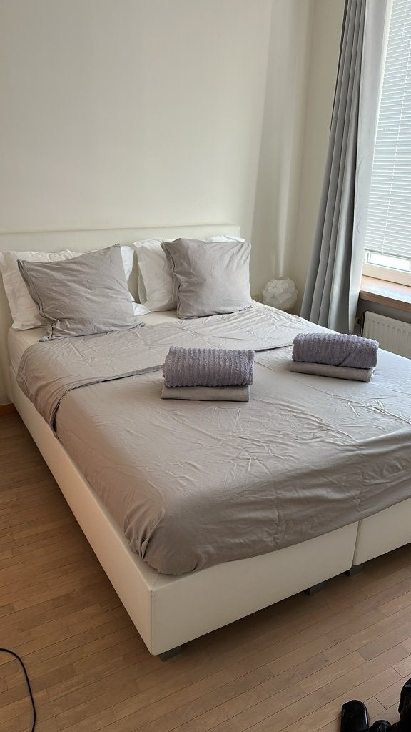 Queen-size bed en hoofdbord, Huis en Inrichting, Slaapkamer | Bedden, Ophalen, Zo goed als nieuw