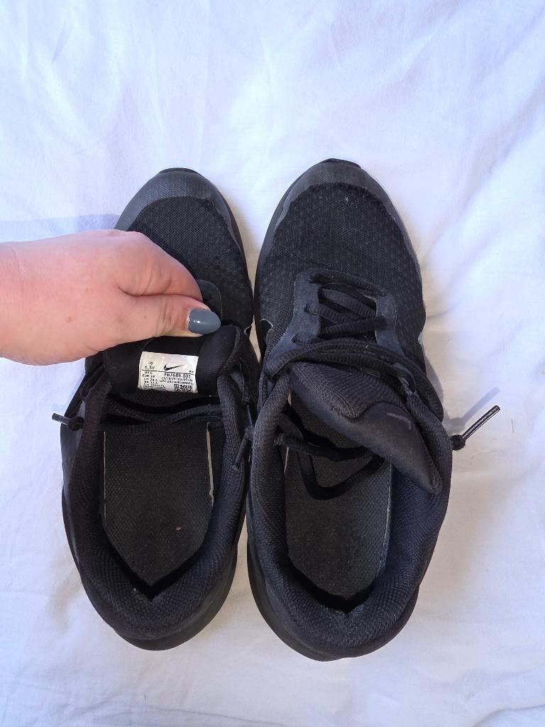 Basket Nike garçons, Enlèvement