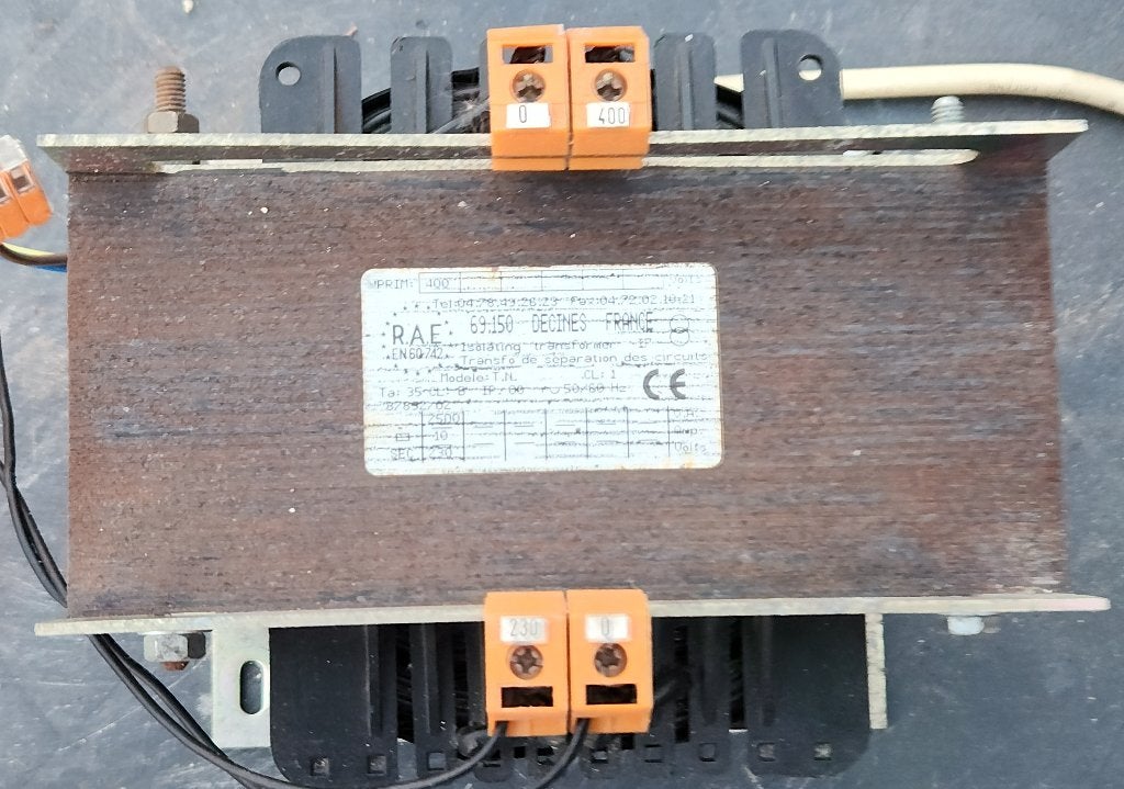 Transformateur d'isolement Pr. 400VAC Sec. 230VAC 2500VA, Enlèvement, Comme neuf