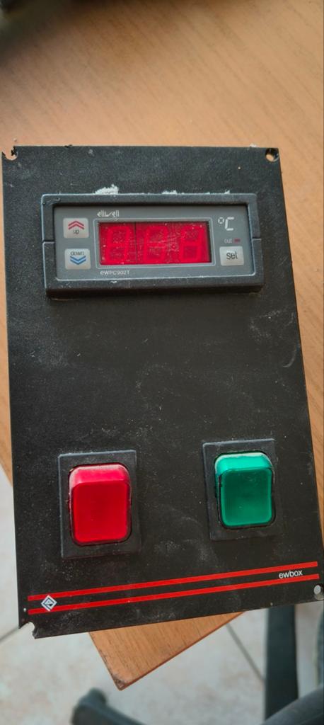 industriële temperatuurregelaar Eliwell EWPC 902/T, Ophalen