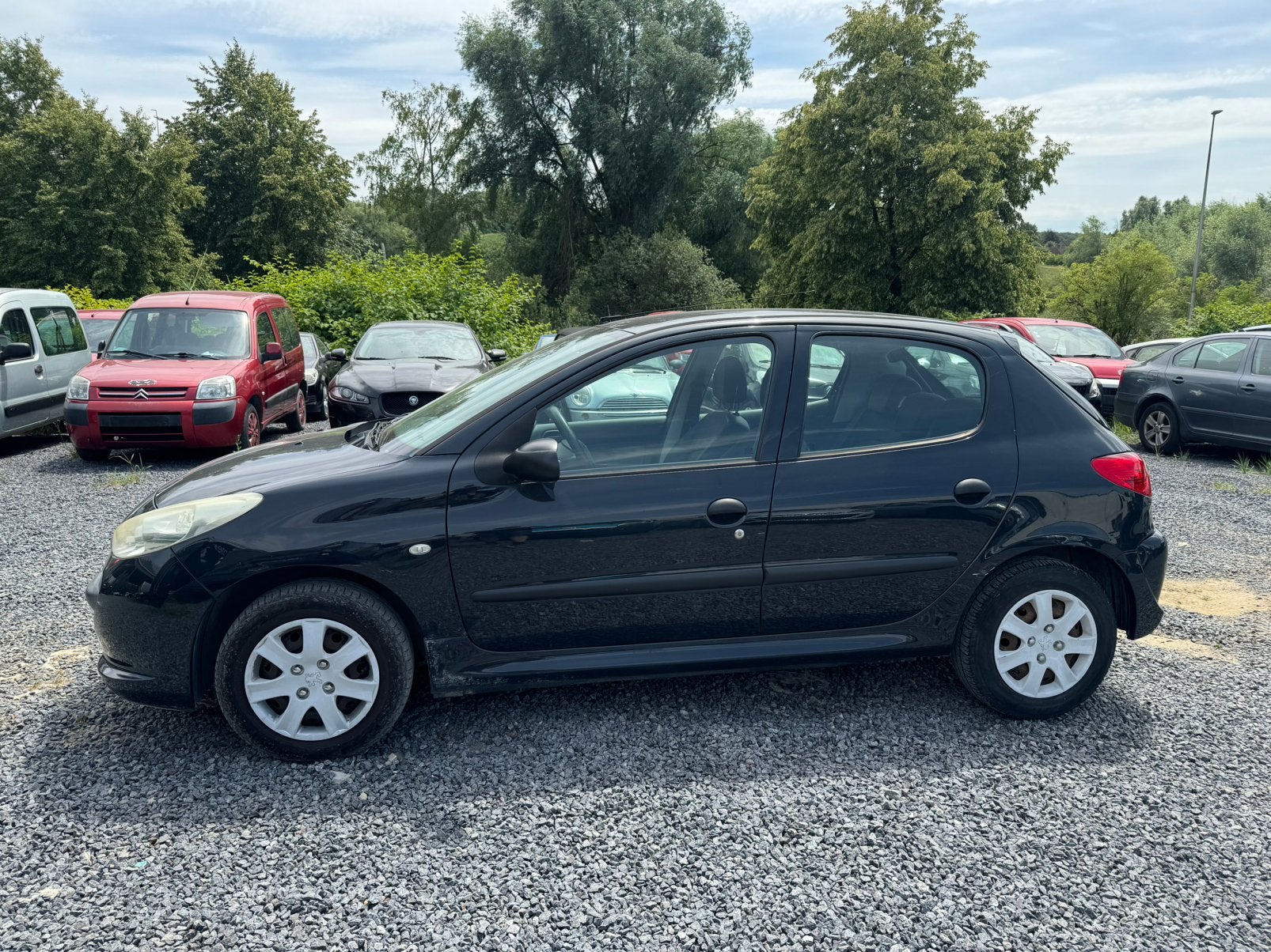 PEUGEOT 206+, Voorwielaandrijving, Stof, Zwart, https://public.car-pass.be/vhr/8fb4efe7-0184-4416-9105-8d803c928828