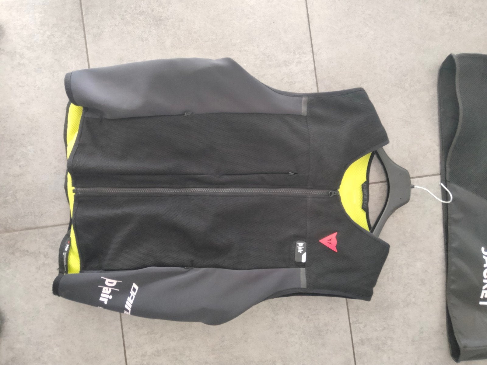Dainese slimme jas met airbag, Ophalen