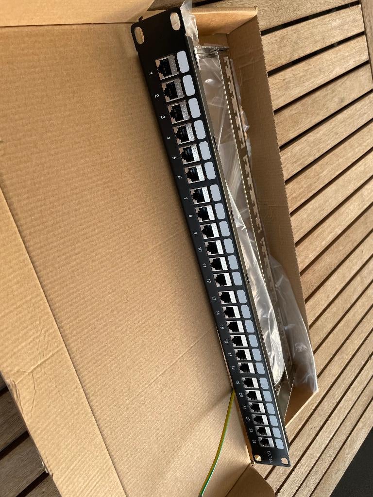 Passthrough patch panels new in the box CAT6a, Ophalen of Verzenden, Nieuw