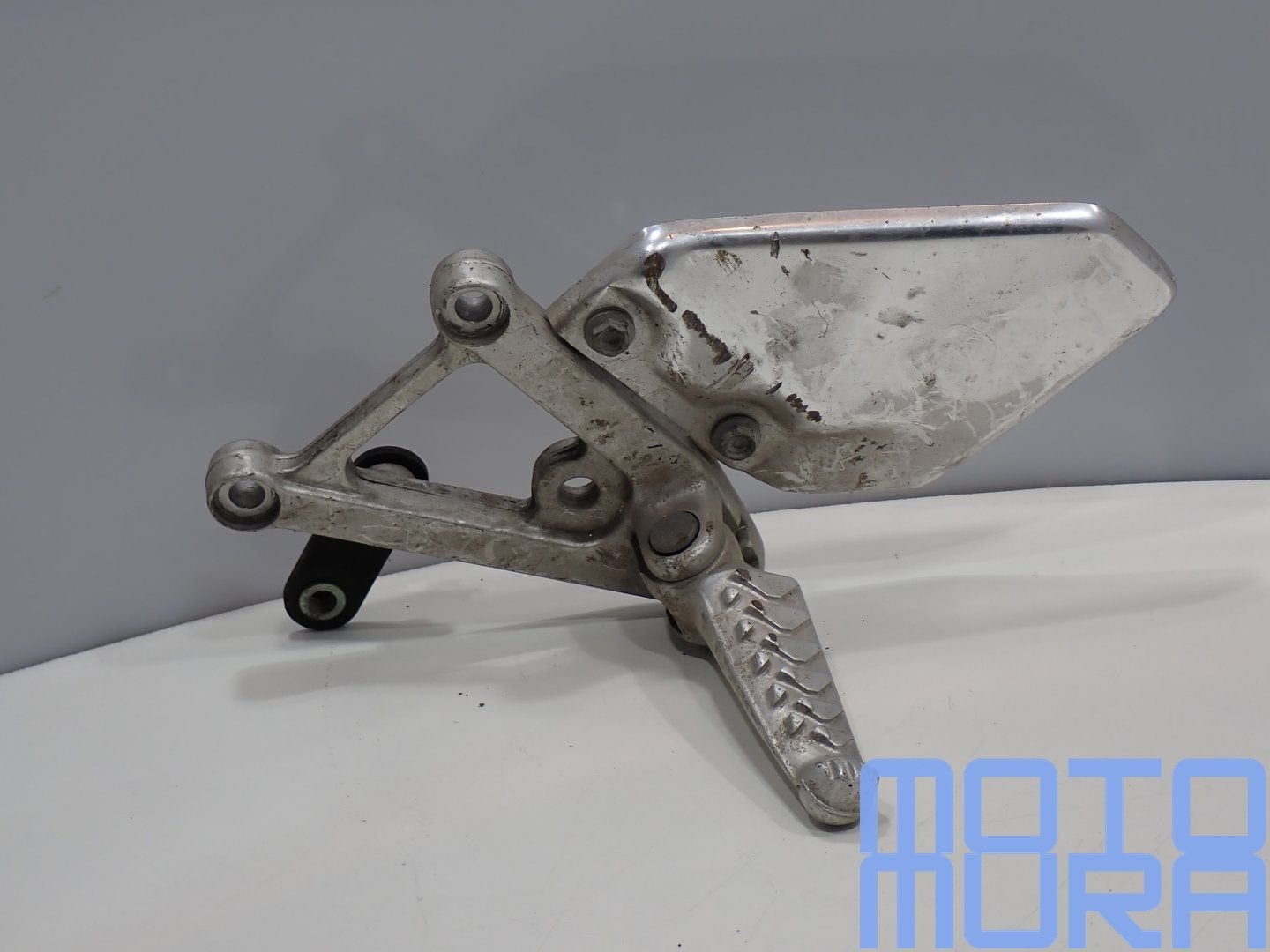 Voetsteun links voor de Aprilia RSV Mille 1000 1998 - 2003 G, Motoren, Gebruikt, -, -, Ophalen of Verzenden