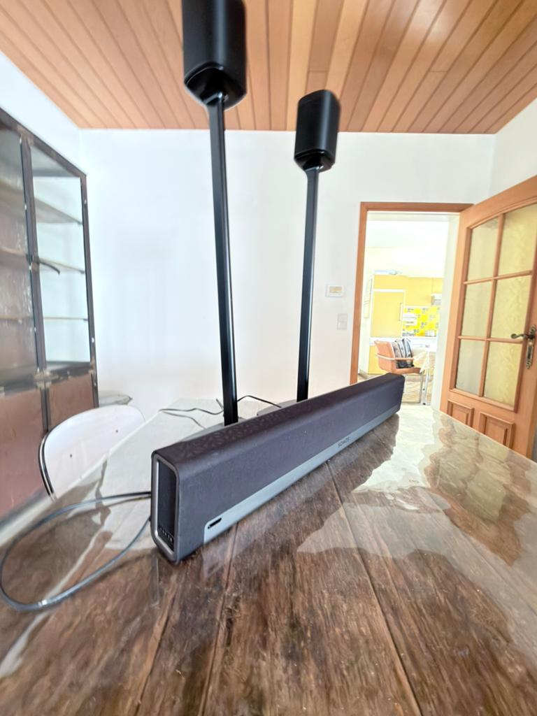 Sonos soundbar+2 play one + staanders, Ophalen, Gebruikt