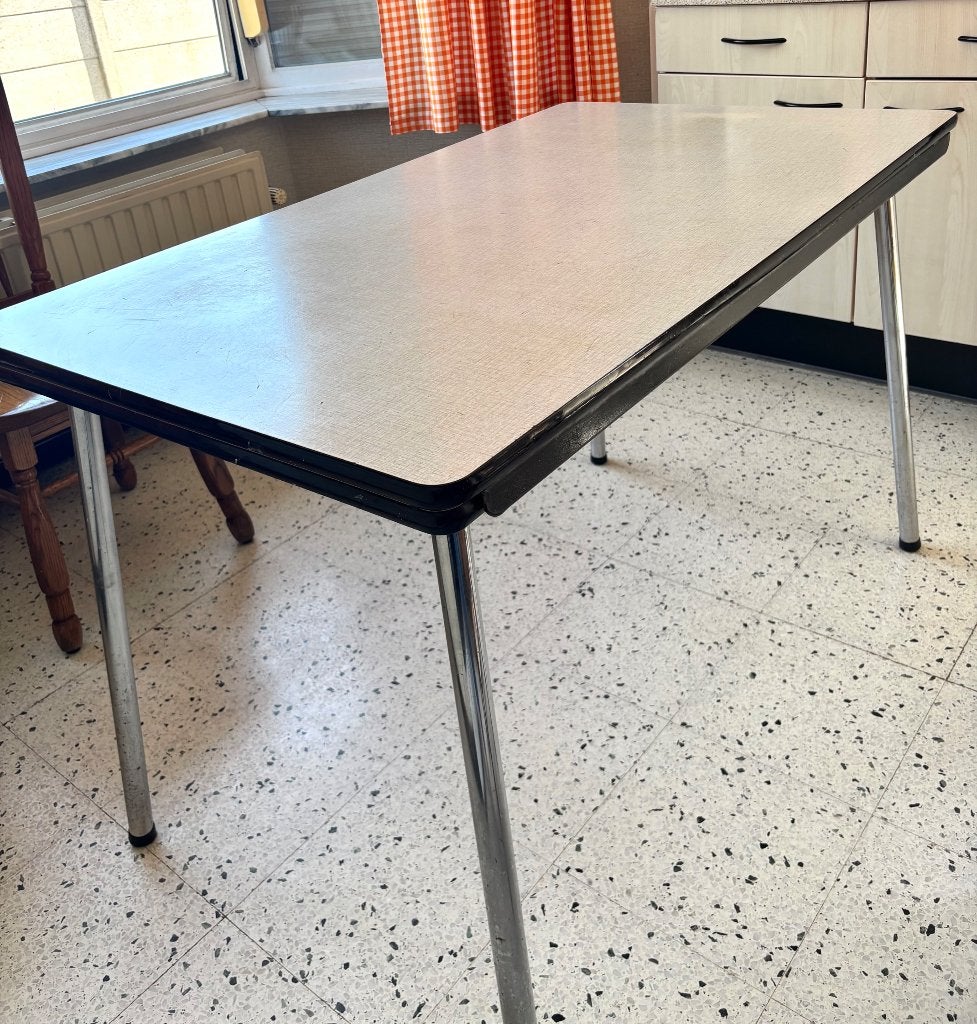 Retro formica met zwarte rand keukentafel (verlengbaar), Ophalen, Huis en Inrichting