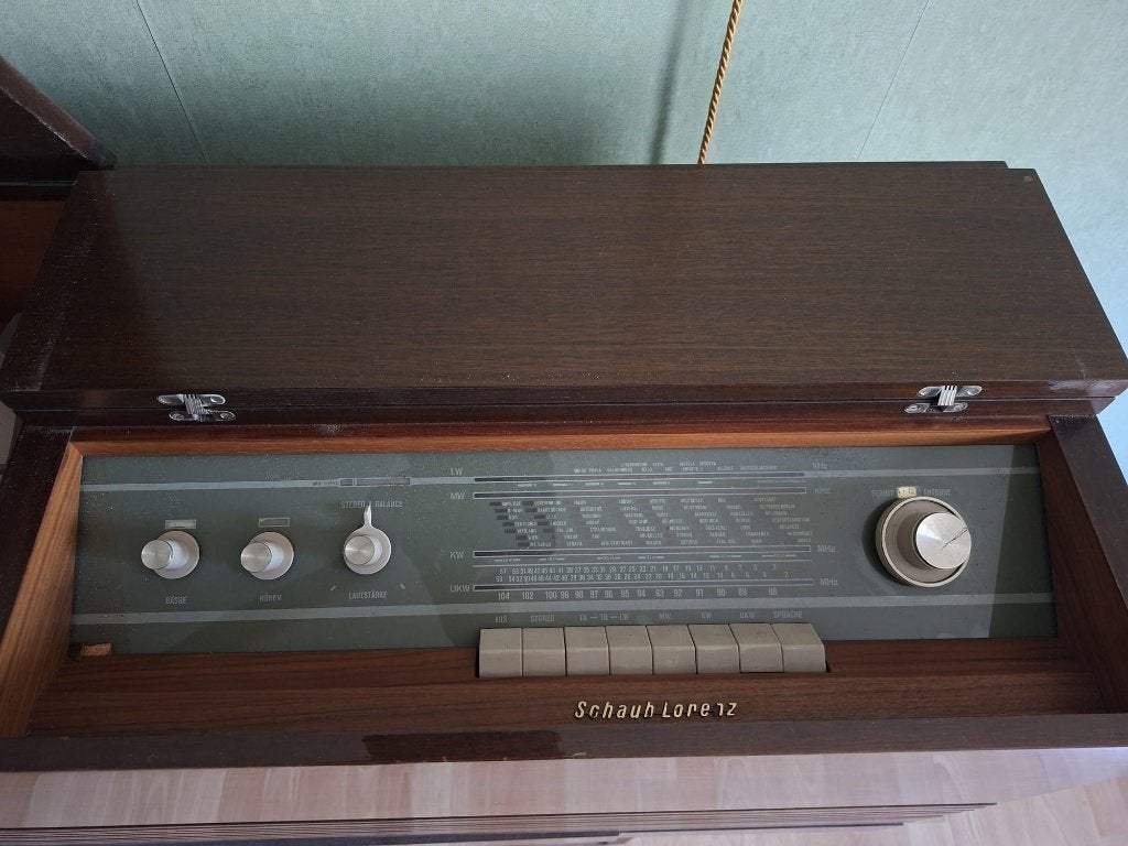 Radio Schaub and lorenz balalaika stereo 50 F, TV, Hi-fi & Vidéo, Enlèvement, Radio