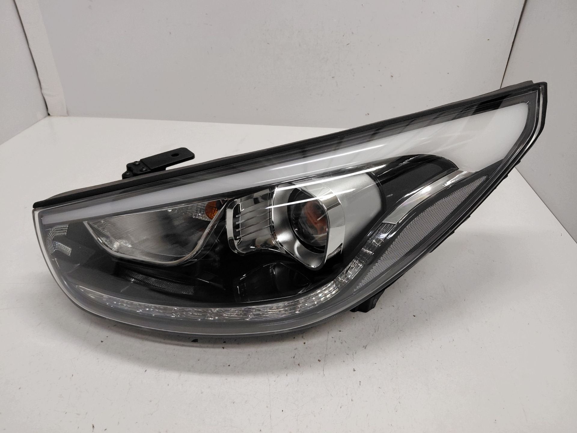 Phare avant gauche Hyundai IX35, Heolleung-ro 12
06797  Seoul, Info@hyundai.com, Utilisé, Hyundai