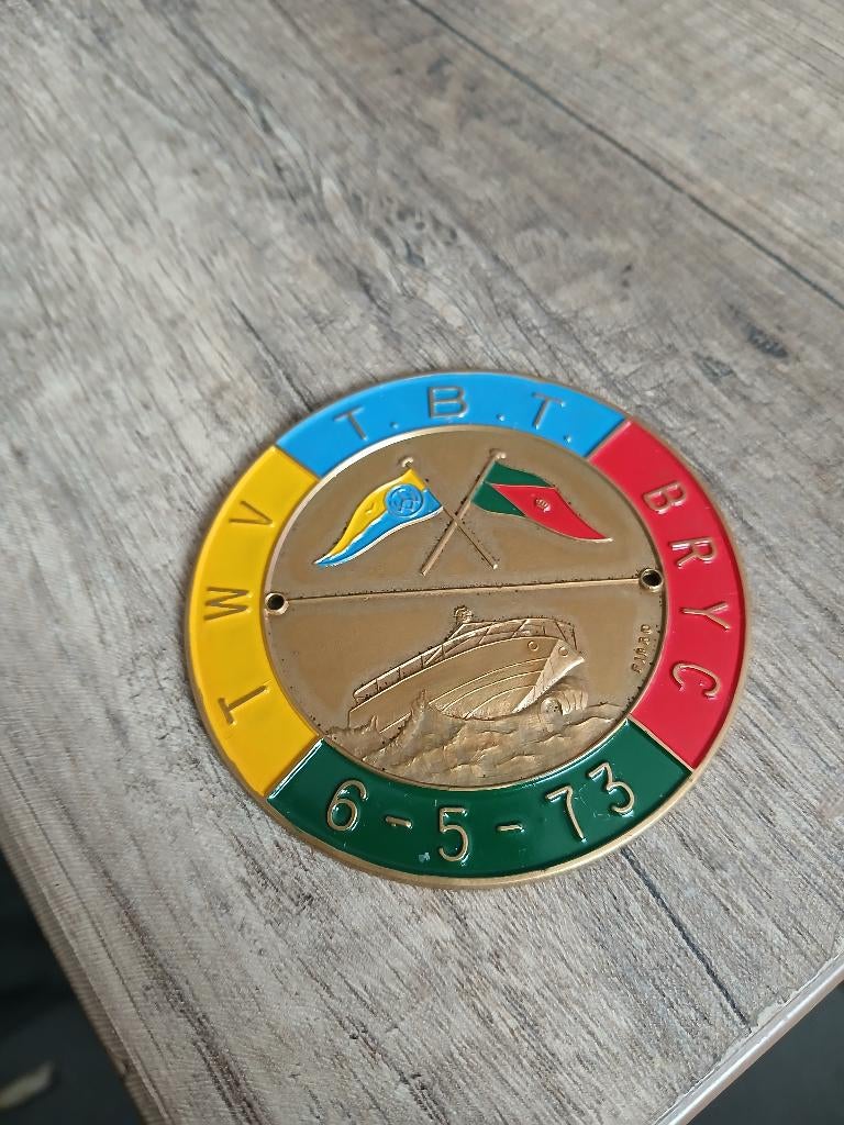 Medaille, Ophalen, Overige materialen