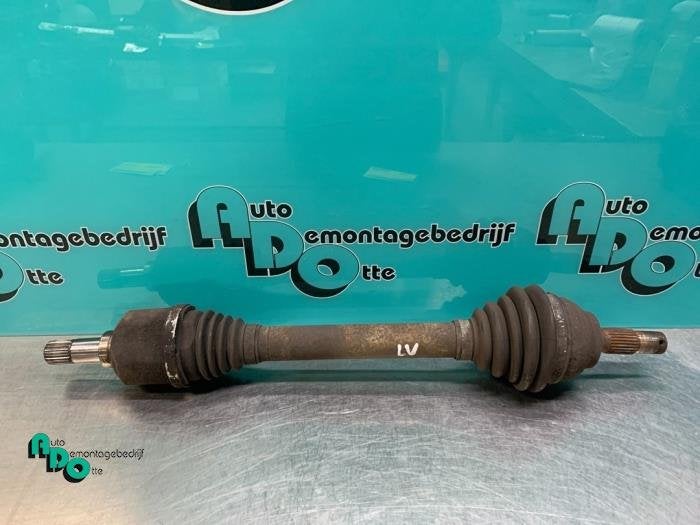 Aandrijfas links-voor van een Peugeot Partner (Partner 08-), Auto-onderdelen, Remmen en Aandrijving, Peugeot, Gebruikt, 3 maanden garantie