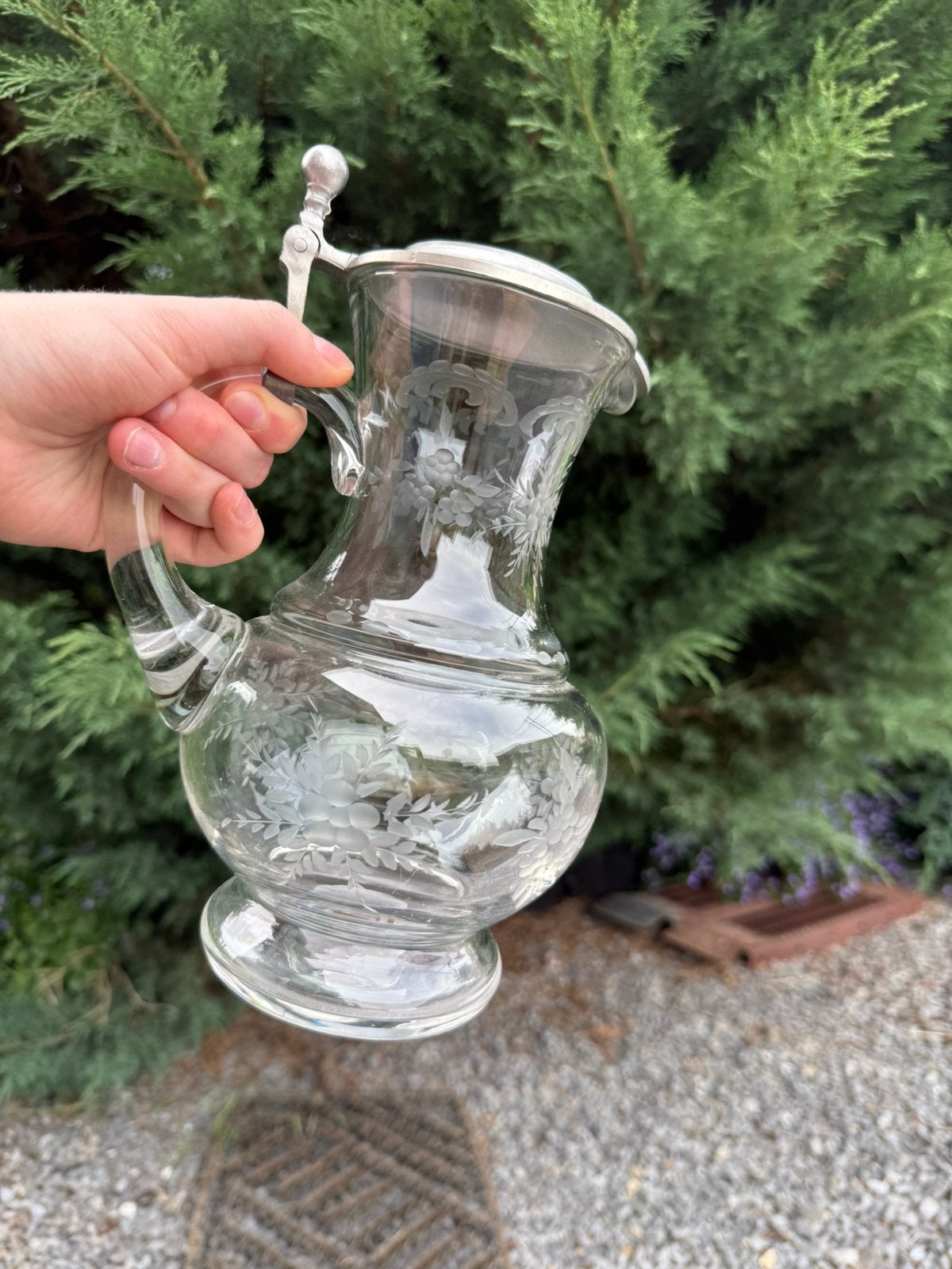 Cruche ancienne en verre gravé avec couvercle, Antiquités & Art, Envoi, Argent