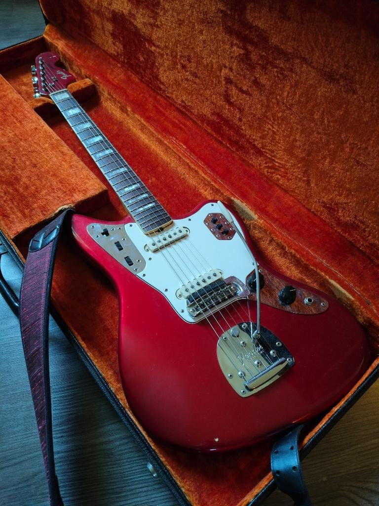 Fender Jaguar '66 Candy apple red, Musique & Instruments, Instruments à corde | Guitares | Basses, Enlèvement, Utilisé, Électrique