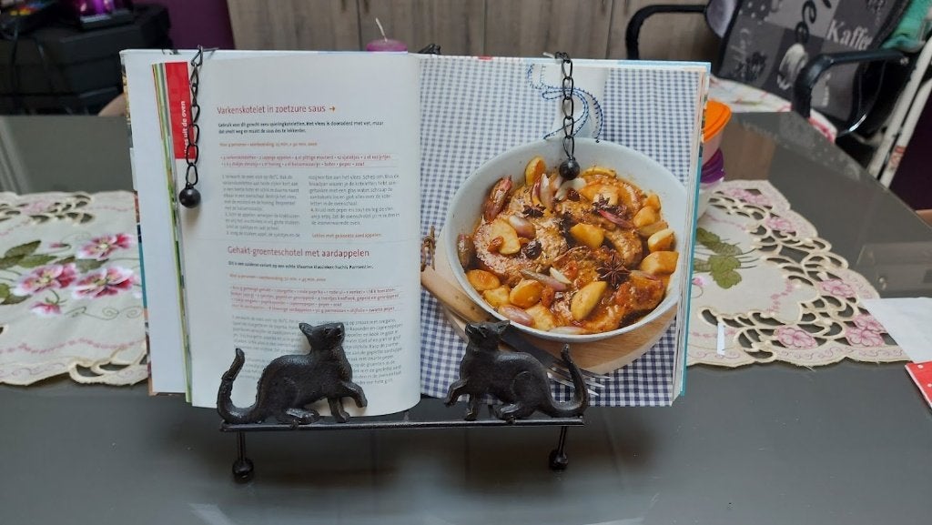 Kookboekstandaard, kat. IJzer. Nieuwstaat, Ophalen, Zo goed als nieuw