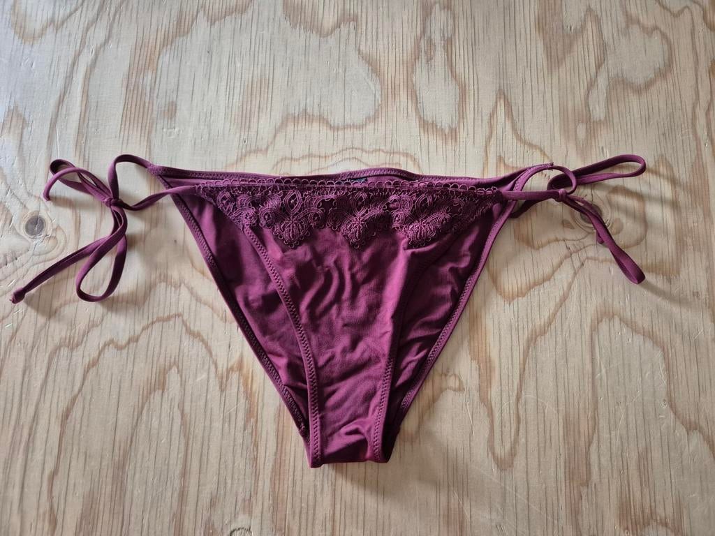 Mooi afgewerkt bikinibroekje met kant en plooitjes - Maat 38, Kleding | Dames, Badmode en Zwemkleding, H&M, Ophalen of Verzenden