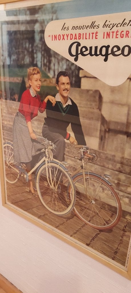 oude affiche "Bicyclettes Peugeot", 1954. Ingekaderd, Ophalen of Verzenden, Zo goed als nieuw, Reclamebord
