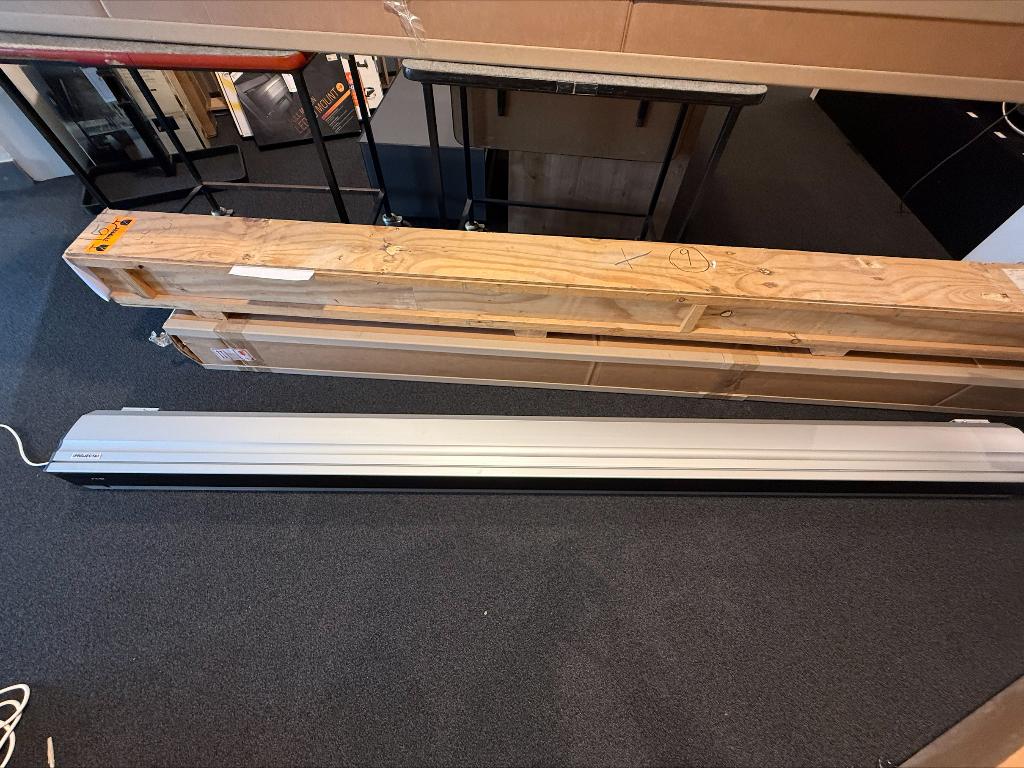Projecta VariVision Electrol 240 HCS, Ophalen, Elektrisch, Gebruikt