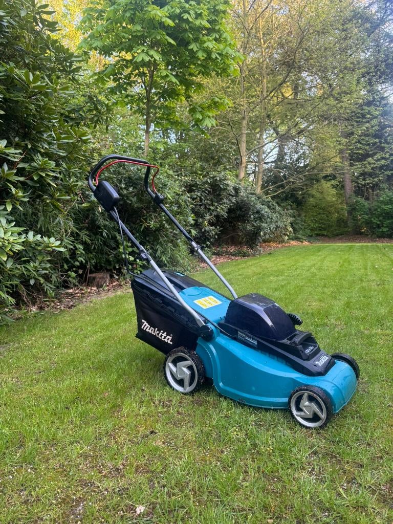 Makita DLM382 Accu 2x18V grasmachine, Tondeuses à gazon sur batterie, Tondeuse rotative, 30 à 39 cm, Enlèvement