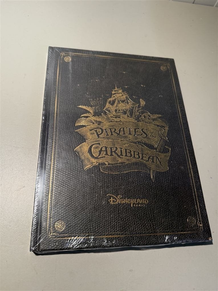 boek - Disneyland Paris Pirates Of The Caribbean Book Treasu, Enlèvement ou Envoi, Neuf