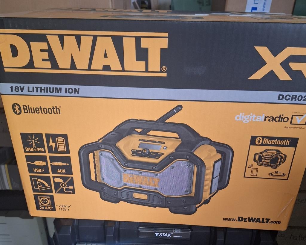 Bouwradio Dewalt, Ophalen, Bouwradio