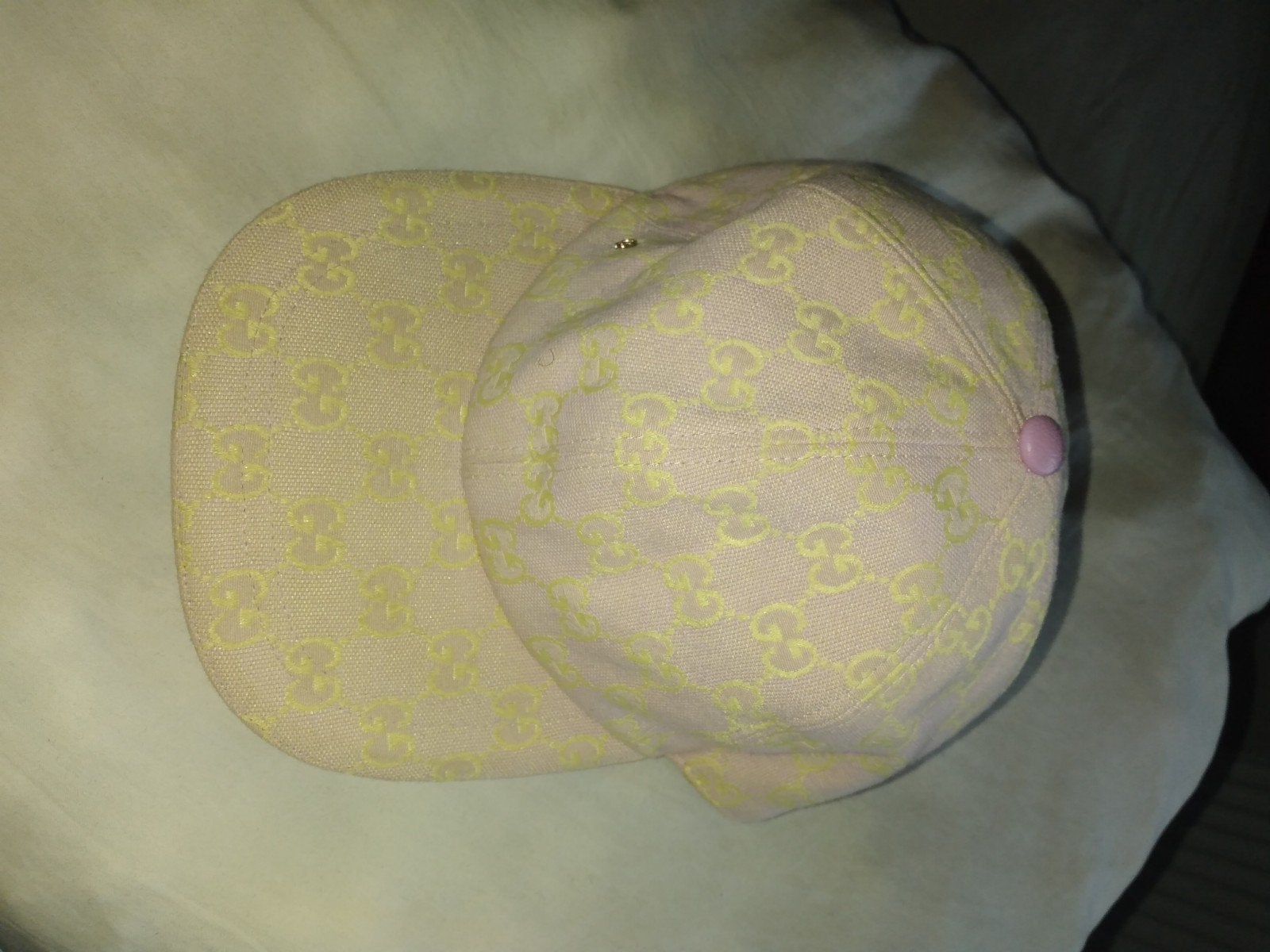 chapeau Gucci (rose et jaune), Neuf, Enlèvement, 58 ou 59 cm (L, 7¼ ou ⅜ pouces), Casquette
