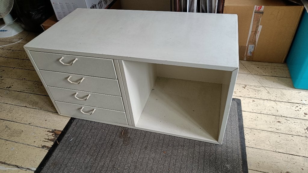 kastje met schuive / brede nachttafel, Ophalen, Gebruikt
