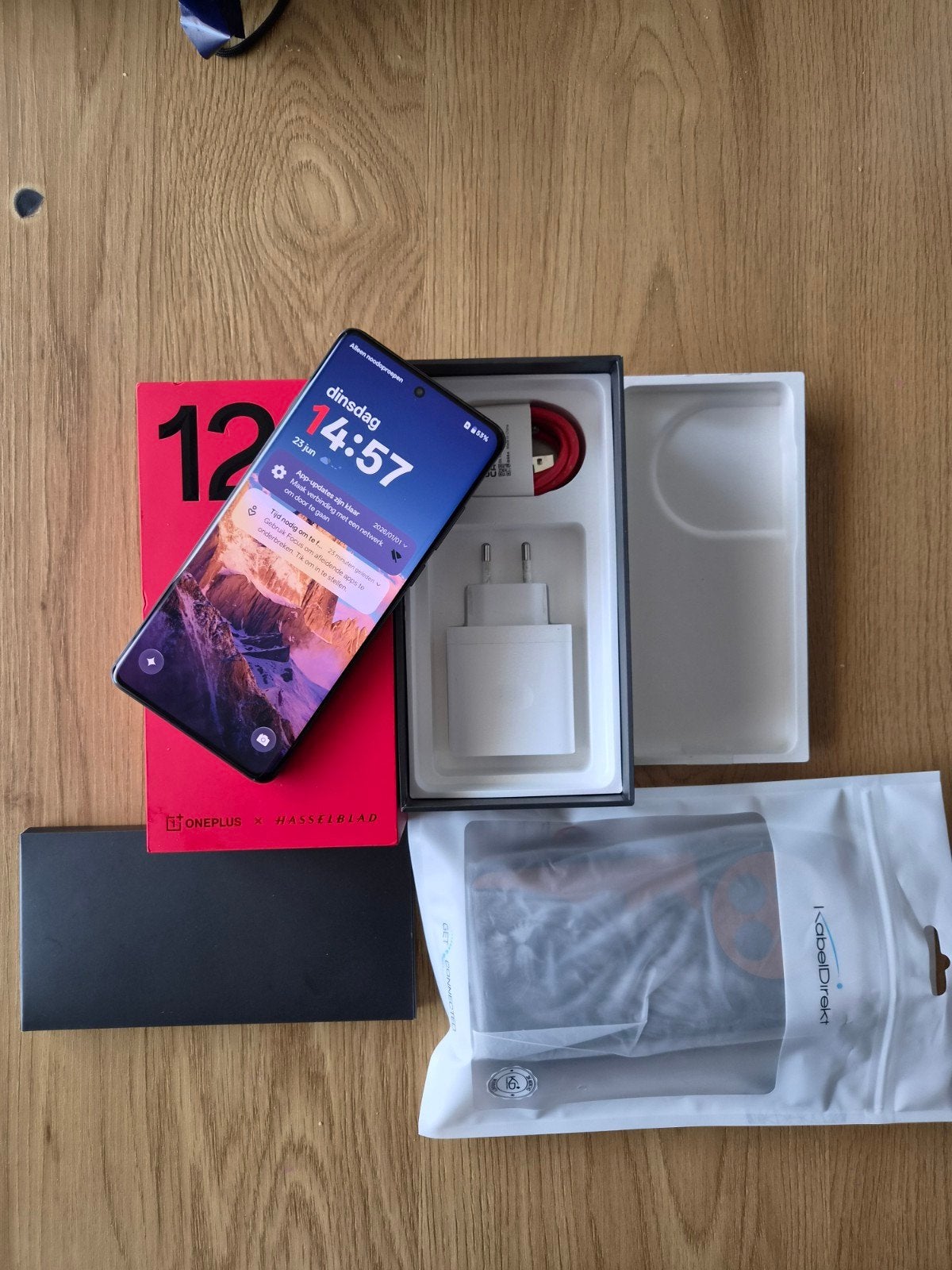 OnePlus 12, Telecommunicatie, Ophalen