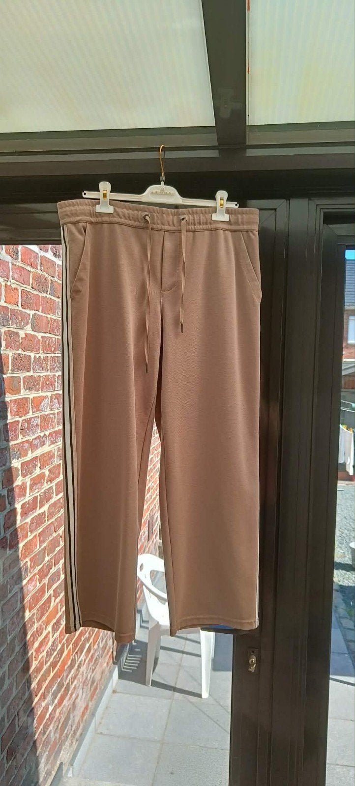 sportieve broek beige maat42, Kleding | Dames, Broeken en Pantalons, Ophalen, Maat 42/44 (L), Beige